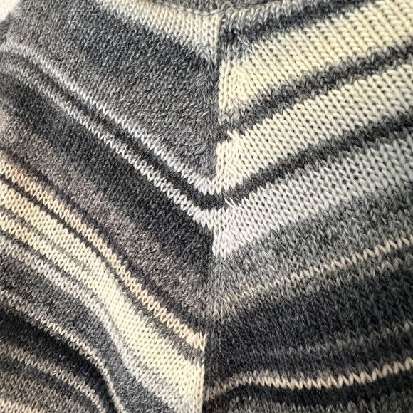 Trina Turk Grey Stripe Wool Blend Turtleneck Cape Poncho Sweater - Size M - EUC - Picture 3 of 7